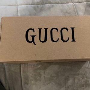 100 % authentic men’s Gucci slides